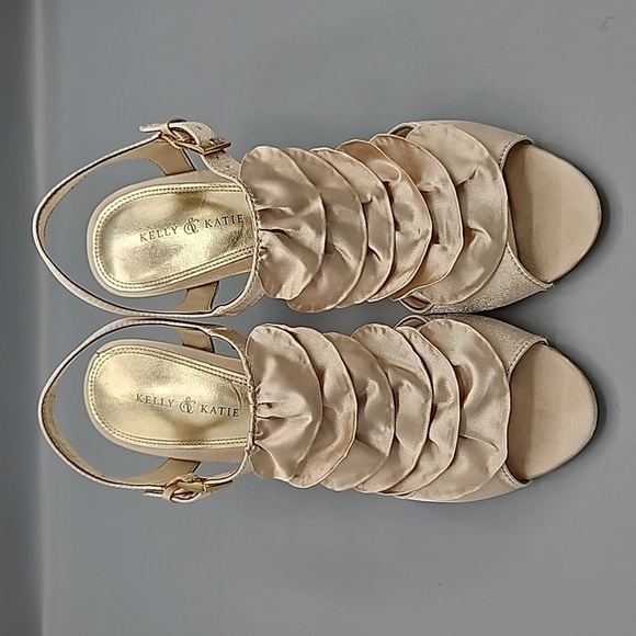 Kelly & Katie Champagne Heeled Dress Sandals Size: 9 - Picture 2 of 8